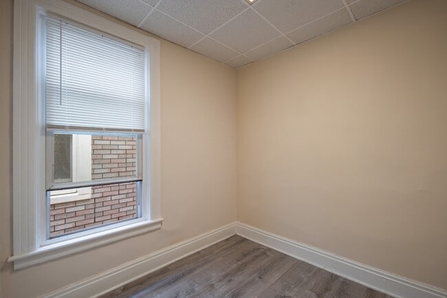 Building Photo - 629 4th Ave