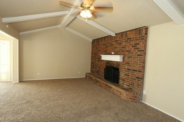 Building Photo - Half off First Full Month's Rent! /Fantastic Updated Home