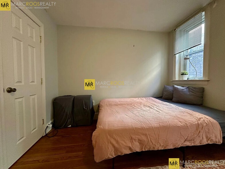 Building Photo - 184 Saint Paul St