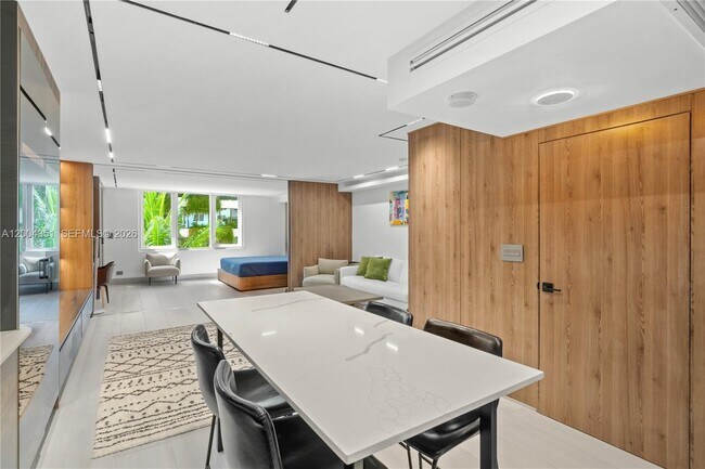 Building Photo - 2301 Collins Ave