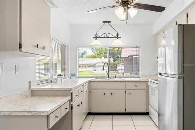 Building Photo - 13013 Sawmill Way