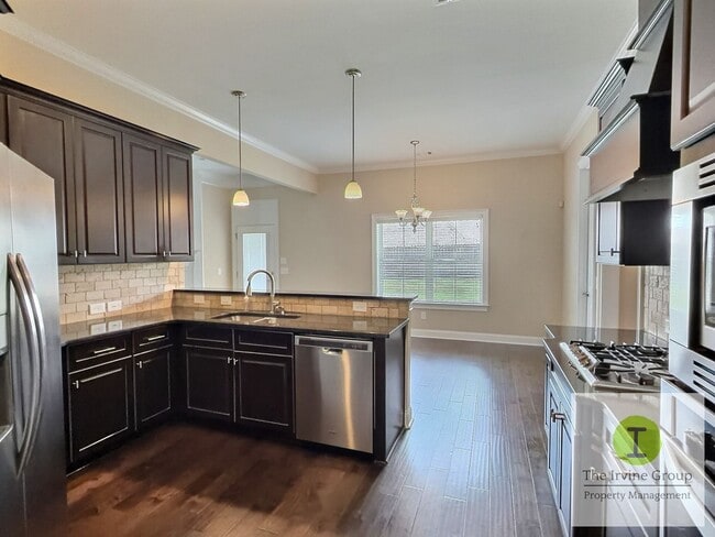 Building Photo - 6 bed, 3.5 bath in Prattville!