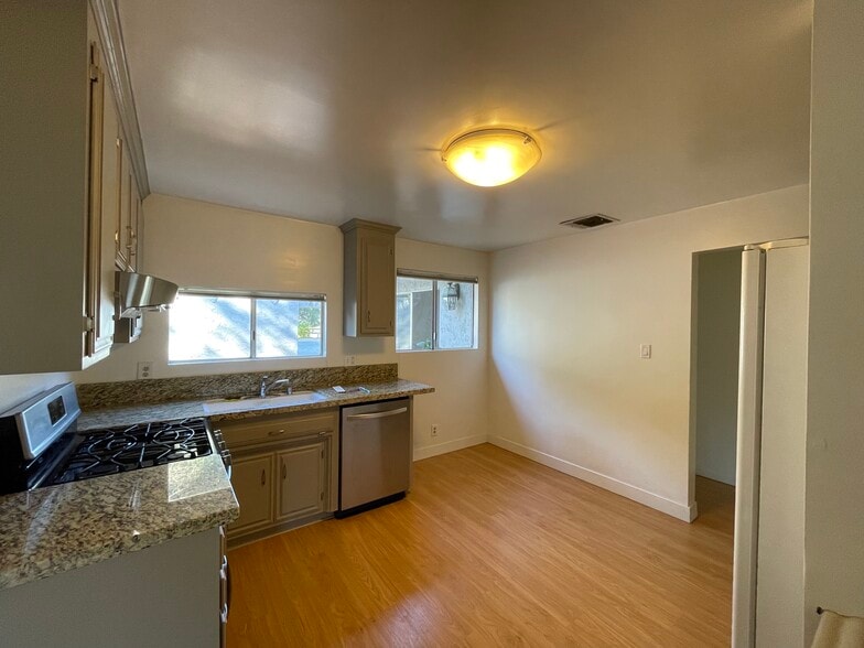 Building Photo - 5033 Campo Rd