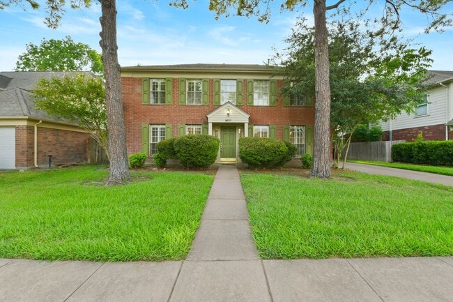Building Photo - Freshly Painted Beauty with Spacious Outdo...