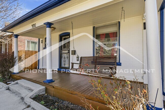 Building Photo - Beautiful Home with Fenced Yard and Washer/Dryer