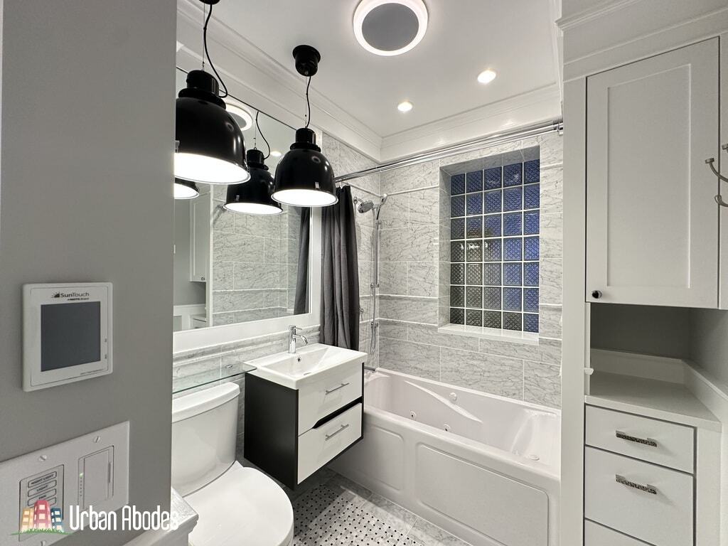 Building Photo - 1406 W Cornelia Ave