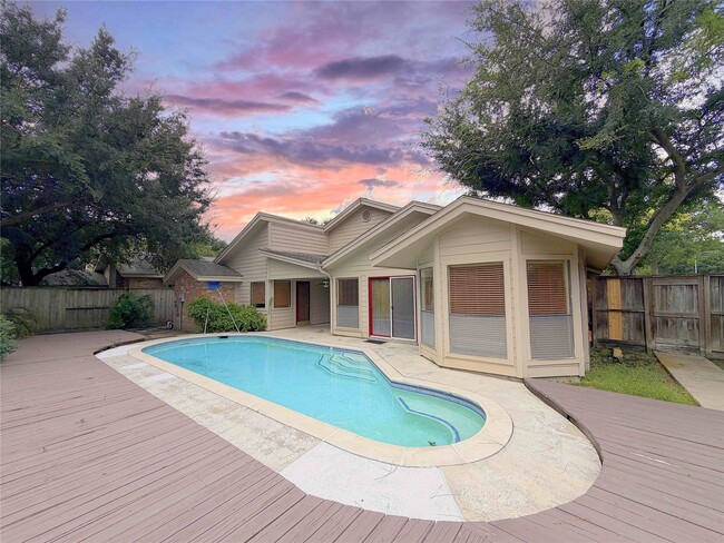 Building Photo - 13103 Waldemere Dr