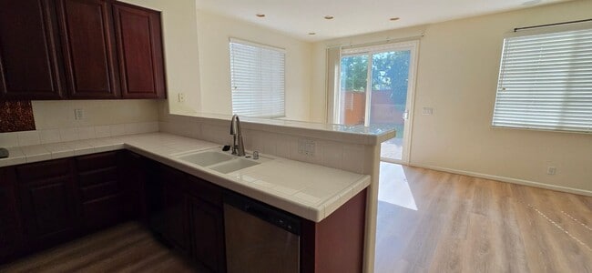 Building Photo - 4195 Peninsula Point Dr