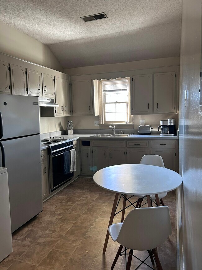 Building Photo - 350 Telfair St