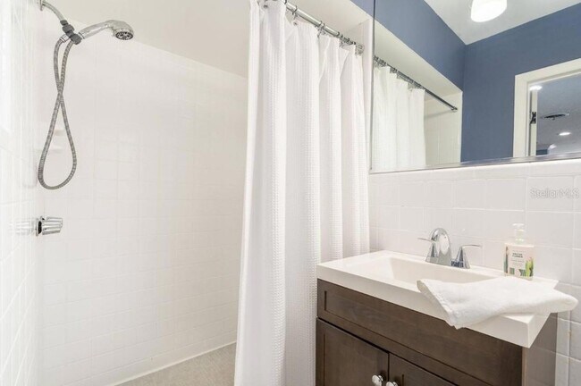 Building Photo - 2545 Webber St