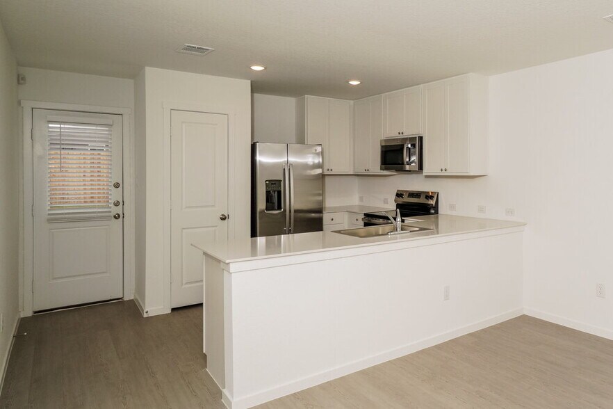 Building Photo - 543 Roquefort St