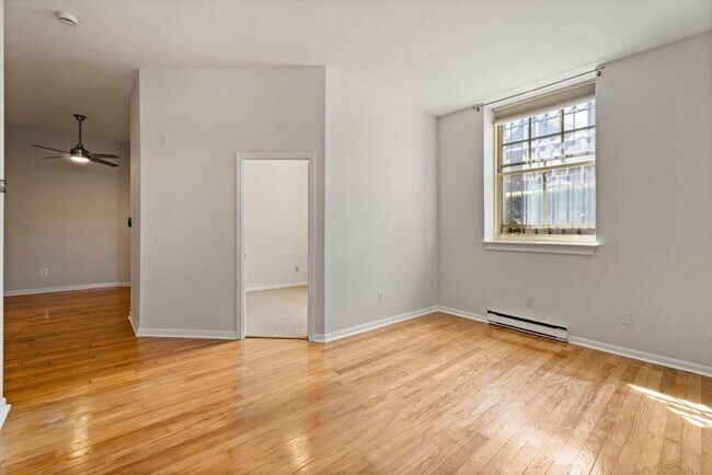 Primary Photo - 350 W Fourth St