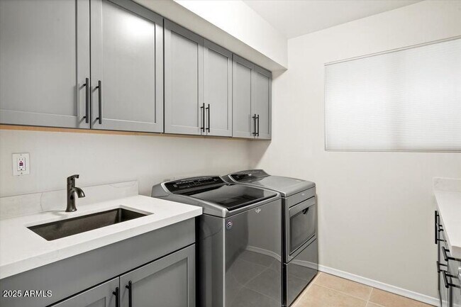 Building Photo - 6547 E Voltaire Ave