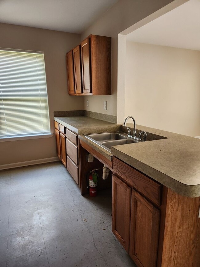 Building Photo - House for Rent