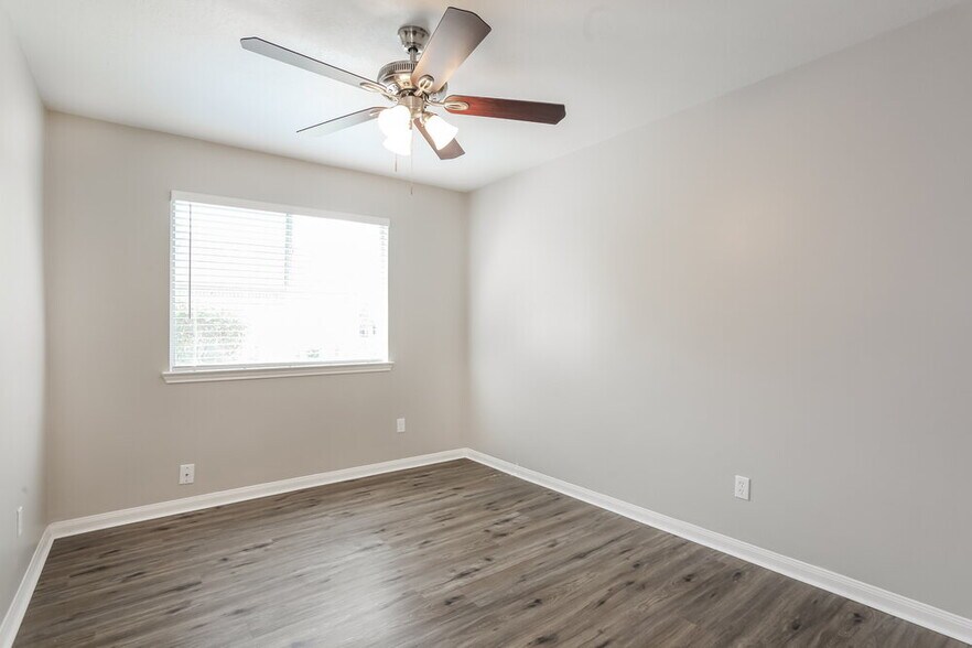 Building Photo - 25235 Clover Ranch Dr