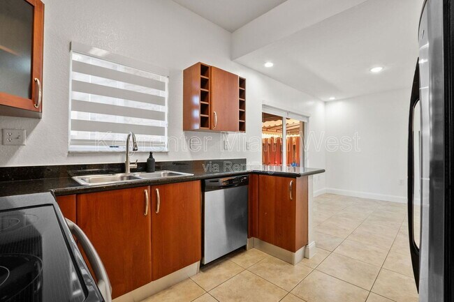 Building Photo - 7422 NW 182nd St