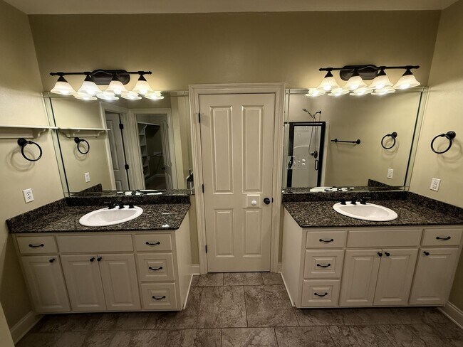 Building Photo - Charming 3 Bedroom Home in Willowbrook Subdivision!