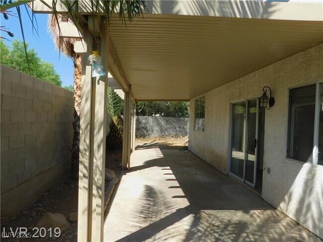 Building Photo - 628 Rolling Valley Way