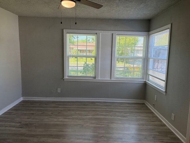 Building Photo - 5962 Belarbor St