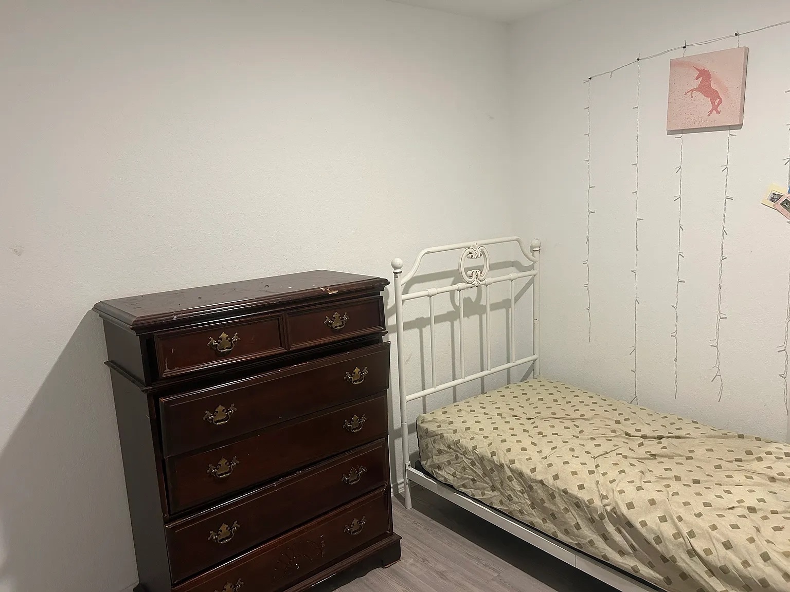 Building Photo - Room in House on Nube Medina