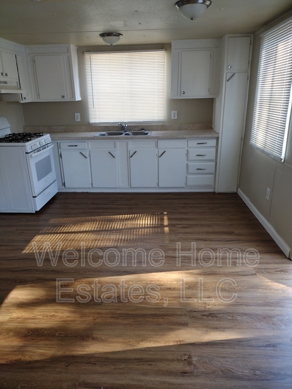 Building Photo - 110 E Prince Rd