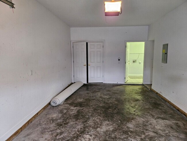 Building Photo - Southport - 3bedroom, 2 bath Townhouse