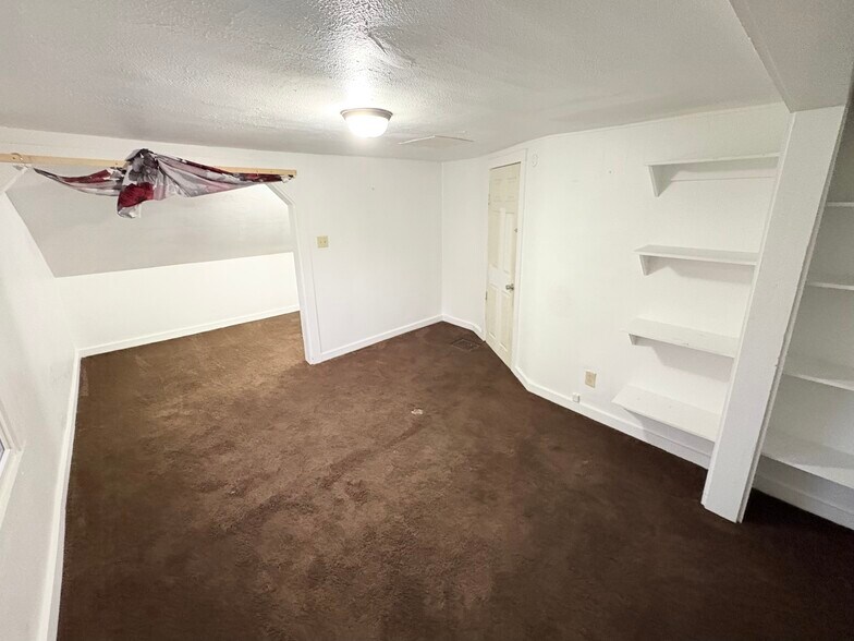 Bedroom 2 (2nd floor) - 631 Tecumseh St