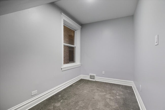 Building Photo - 2708 N Richmond St