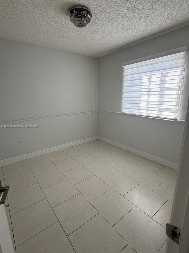 Building Photo - 17913 SW 145th Ave