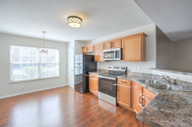 Building Photo - 240 Arapaho Dr