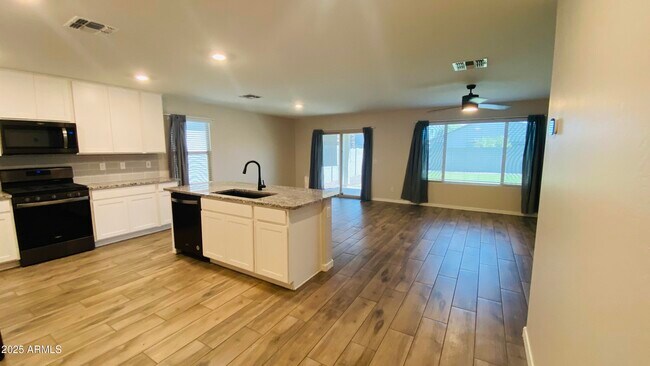 Building Photo - 17461 W Molly Ln