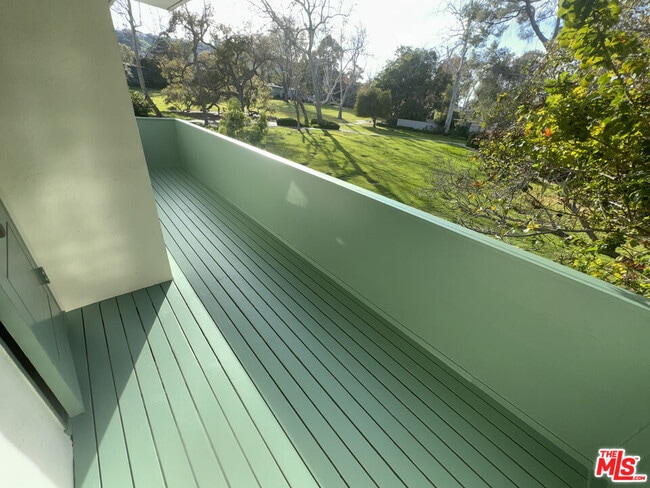 Building Photo - 5259 1/2 Village Green