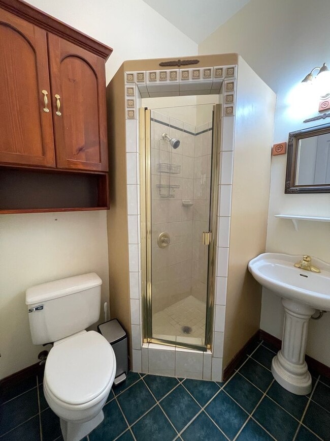 Building Photo - Spacious 4-Bedroom Retreat in Haiku with S...