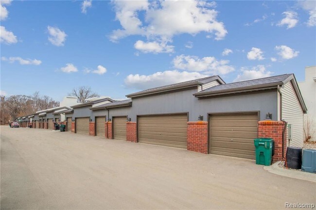 Building Photo - 1220 Diamond Court