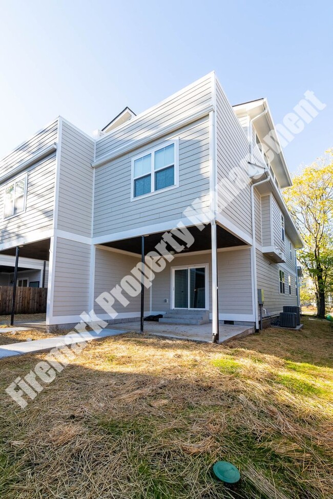 Building Photo - MOVE IN SPECIAL: $1,000 OFF 1st MONTHS REN...