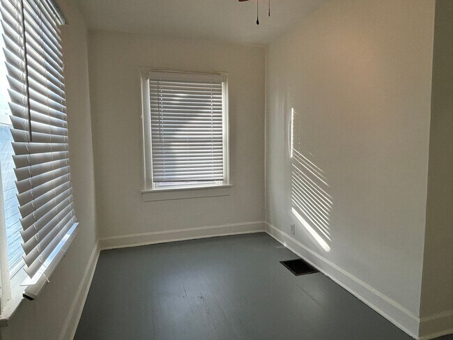 Building Photo - Large 2 Bed 1 Bath With Fenced in Yard & Deck!