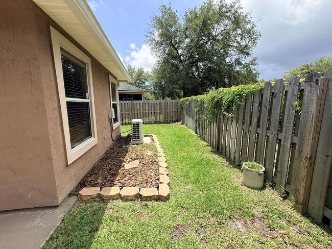 Building Photo - Samara Lakes Home with Fenced Yard