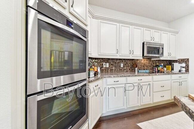 Building Photo - 10530 Medford Lakes Dr