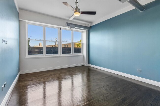 Building Photo - 1225 W Morse Ave