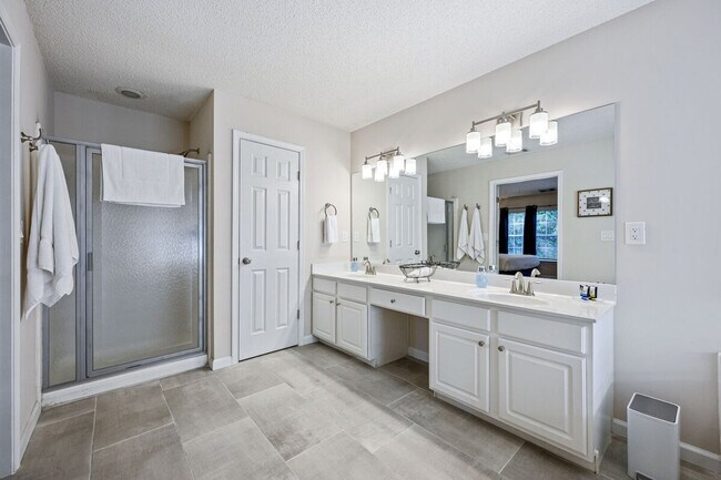 Building Photo - 206 Persimmon Tr