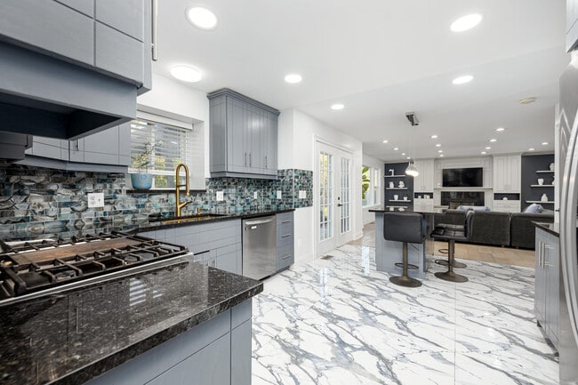 Building Photo - 4025 Rolling Meadow Ln