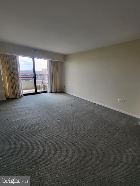 Building Photo - 1300 Crystal Dr
