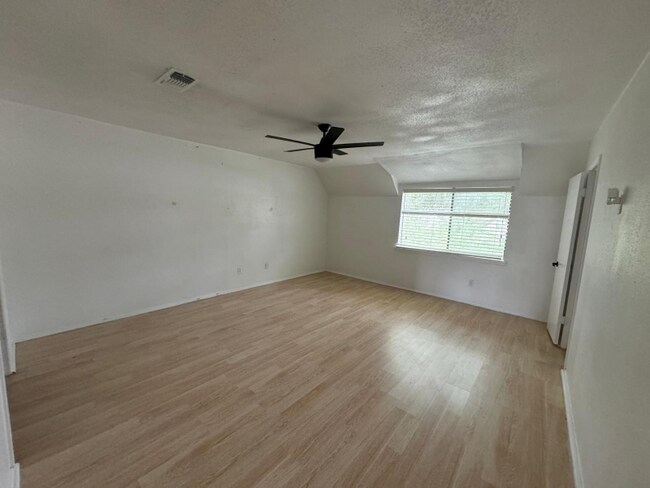 Building Photo - 6685 Kentwick Dr