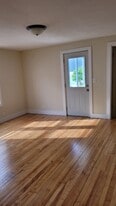 Building Photo - 412 20th Ave NE