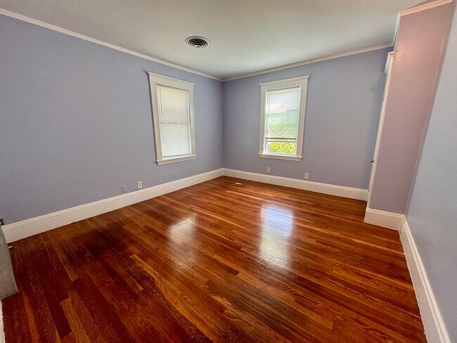 Building Photo - 253 E Squantum St