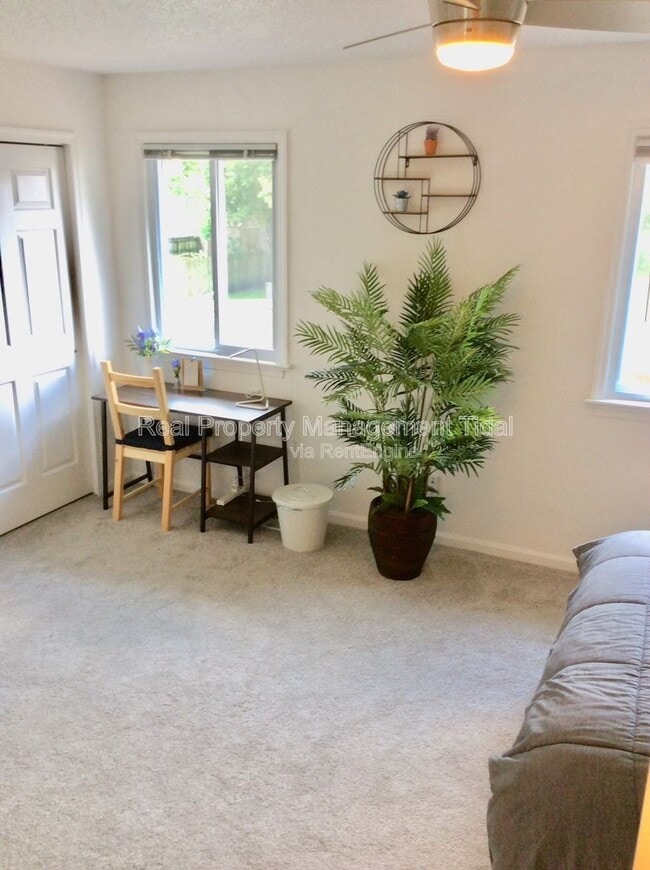 Building Photo - 430 Falling Ln