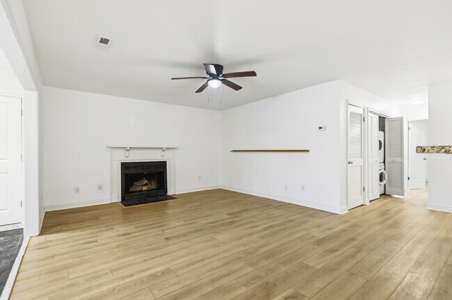 Building Photo - 1174 Village Creek Ln
