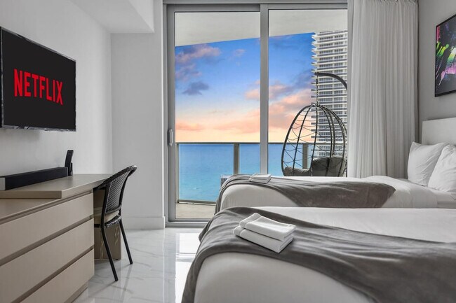 Building Photo - 4011 S Ocean Dr