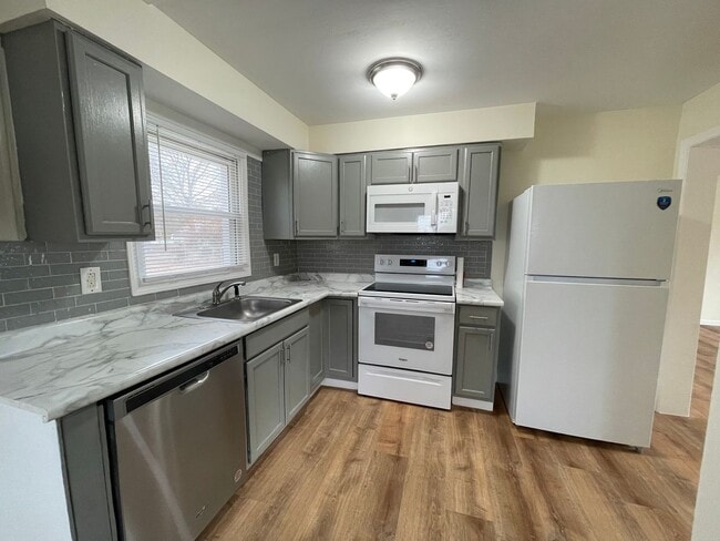 Building Photo - Three Bedroom Home in Vicksburg