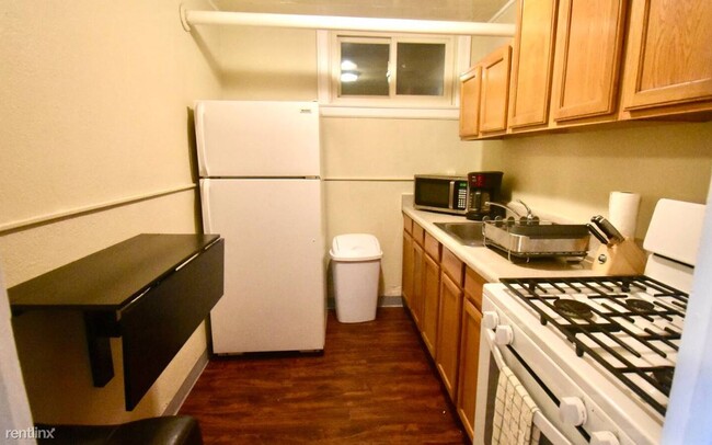 Building Photo - 1 br, 1 bath Condo - 2220 East Mississippi...